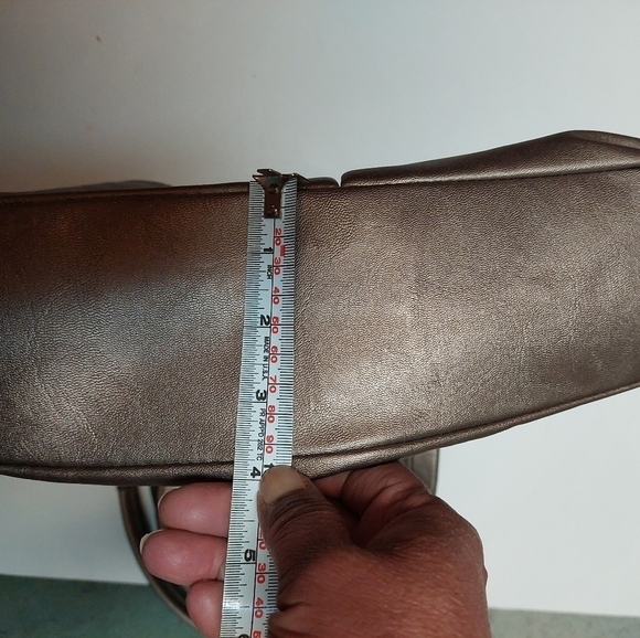 Relic Metallic Double-Front Pocket Tote Over-shoulder Bag - Picture 15 of 16